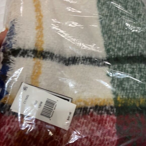 Cejon Oversized Spacious Plaid Blanket Scarf Wrap - Picture 4 of 5